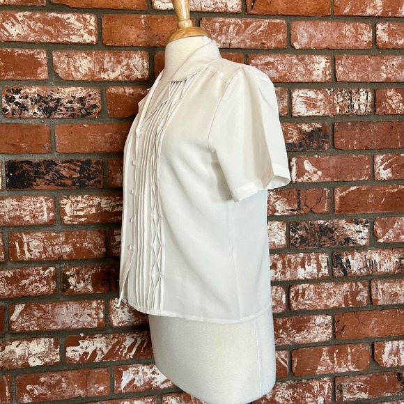 White button up top - Picture 4 of 6